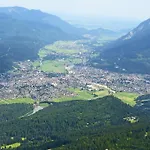Am Kurpark -wohnung 3,150qm- Mit Lift * جارمش بارتنكيرشن